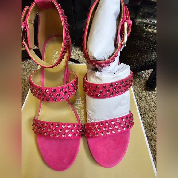 Michael kors amal stud leather sandal  dragonfruit nwt size 8.5 - Picture 4 of 6